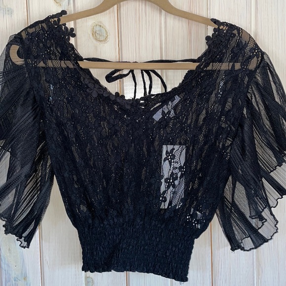 NWT Sheer Blk flutter sleeve Shirt w/lace details size S - Picture 1 of 5